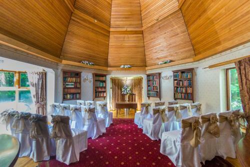 Glen-yr-afon House Hotel