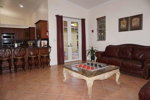 New Luxury Vacation Dream Rental- Sleeps 15!