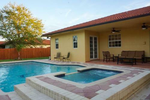 New Luxury Vacation Dream Rental- Sleeps 15!