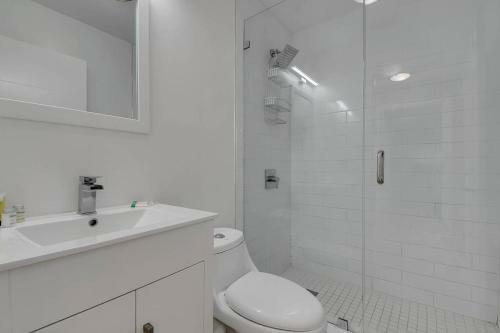 Modern Design District 4 Bed 2 Bath Gated Home