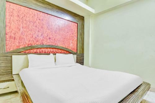 Capital O 82585 Honey Hotel
