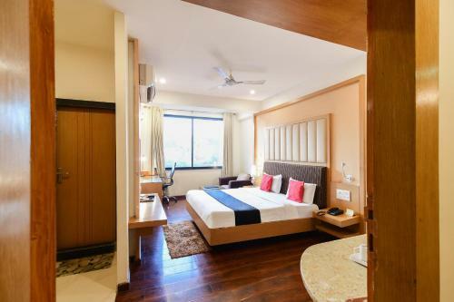 Capital O 5970 Hotel Balaji Central