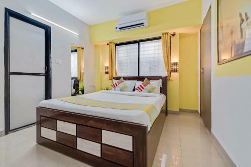 Oyo 83255 Flagship Radhakrishana Hotel