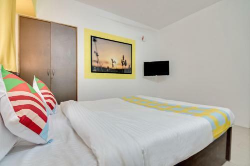 Oyo 83255 Flagship Radhakrishana Hotel