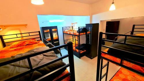 Lifespace- Spacious Hostel In A Luxurious Villa
