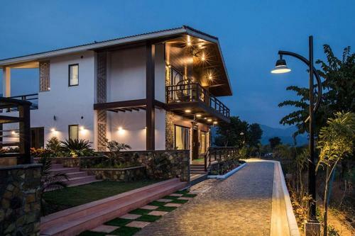 A Majestic Luxurious Rajasi Villa Overlooking The Ganges