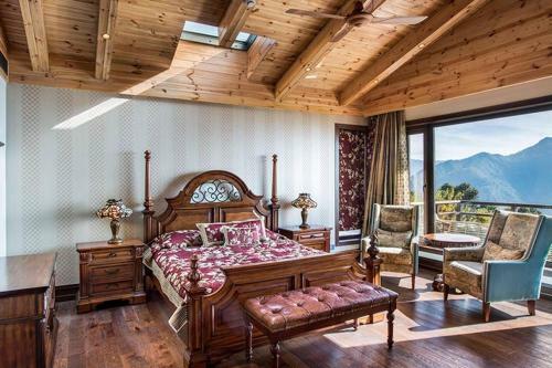 A Majestic Luxurious Rajasi Villa Overlooking The Ganges