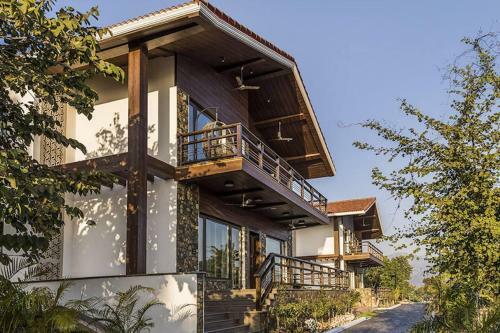 A Majestic Luxurious Rajasi Villa Overlooking The Ganges