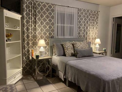 Apartamento Warm Mineral Springs Modern Waterfront Studio