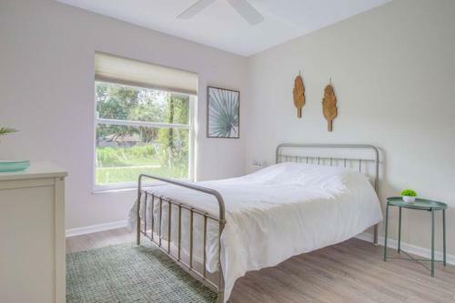 Hot Tub, Breakfast, Game Room, & Close To Beaches