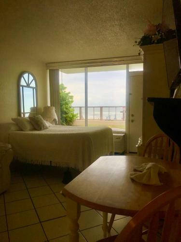 Ocean Waves - Ocean Front At Symphony Beach Club!