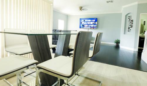 Huge Home!! Pool Table Near Stadium & Beach