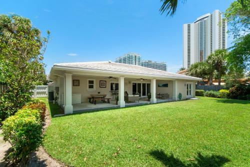 Steps To Beach! Luxe Stay/chef's Kitchen, Bbq & Lanai