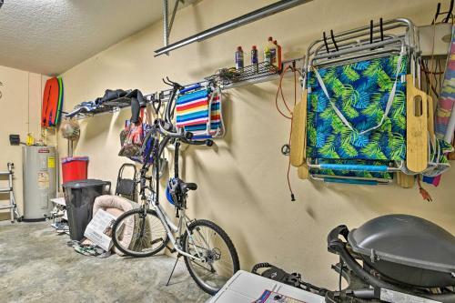 Palm Coast Condo With Pool About 3 Mi To The Beach!