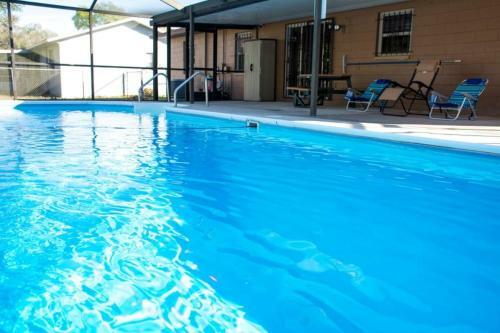 Relaxing 3 Bedroom House With Pool