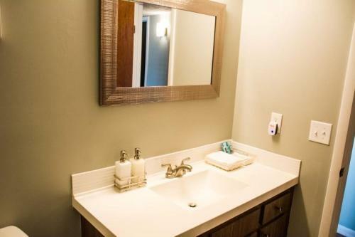 Relaxing 3 Bedroom House With Pool