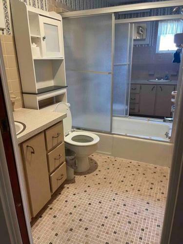Peaceful 3 Bedroom Lake Front Home On 1 Acre
