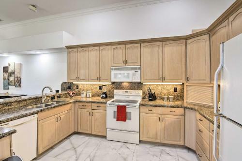 Riverfront Southwest Ranches Home With Hot Tub!