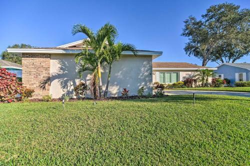 Sunny Seminole Gem With Screened Lanai And Pool!