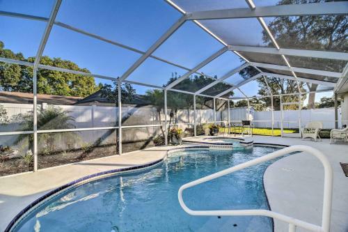 Sunny Seminole Gem With Screened Lanai And Pool!