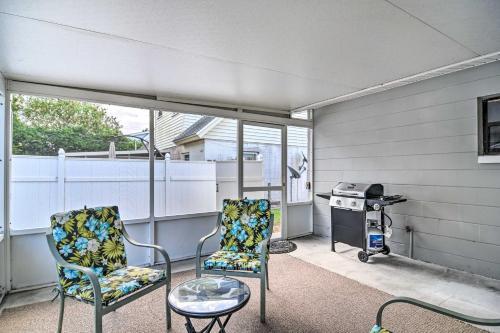 Sunny Hideout With Fenced-in Yard Pets Welcome