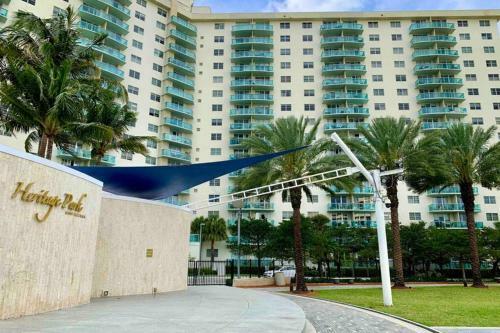 Beautiful Apartment Steps Away From The Beach