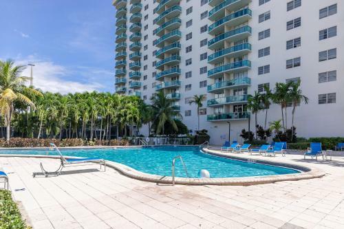 Bright Apartment With Balcony And Nice View - 2br 1ba
