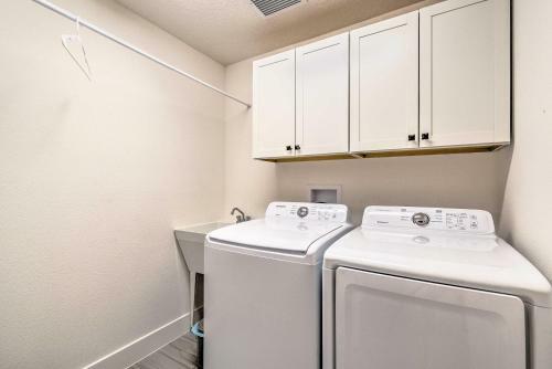 Wildwood Home With Lanai In Senior Community!