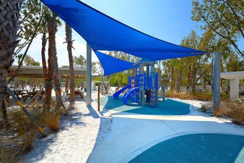 Canal 315 - Right In Siesta Key Village!