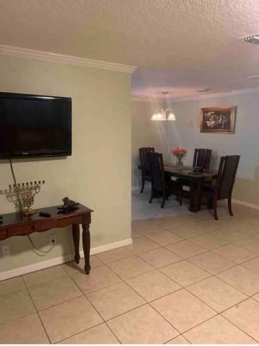 Cheerful 3 Bedrooms Home On 3.5acres Rv Parking