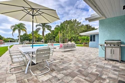 Waterfront Sarasota Estate Dock And Boat Lift!