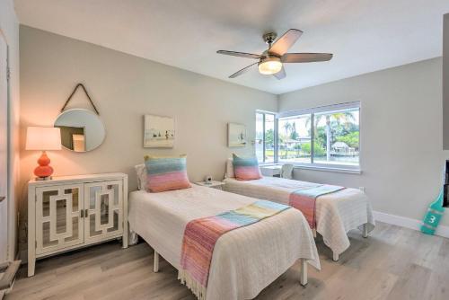 Waterfront Sarasota Estate Dock And Boat Lift!