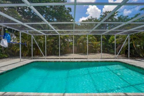 Pool Home - Close To Beaches, Restaurants & More!