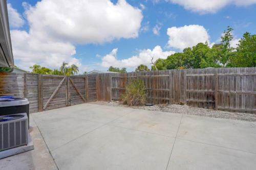 Pool Home - Close To Beaches, Restaurants & More!