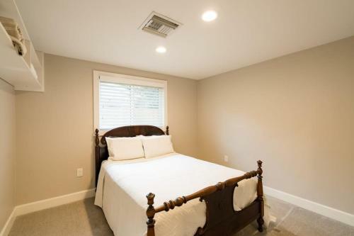 Spacious Vacation Rental In Sarasota / Private Pool / Game Room With Pool Table