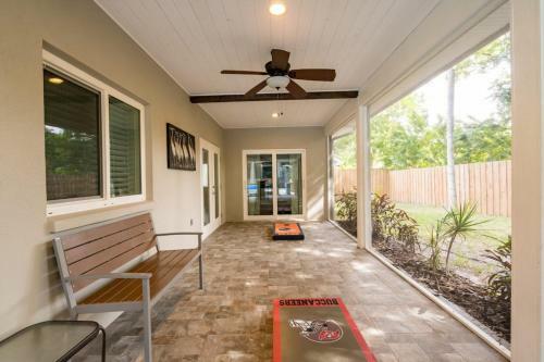Spacious Vacation Rental In Sarasota / Private Pool / Game Room With Pool Table