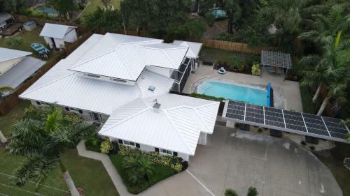 Spacious Vacation Rental In Sarasota / Private Pool / Game Room With Pool Table