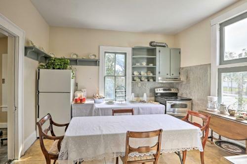 Central Albany Home With Covered Porch And Patio!
