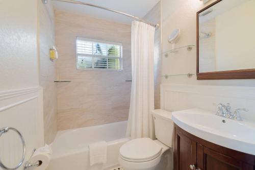 Tropical Nola Studio Vacation Rental