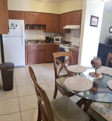 Great Location Near Downtown & Airport