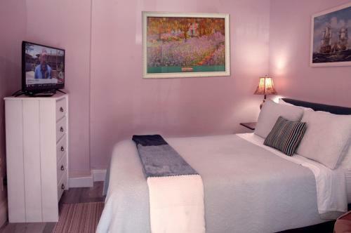 Adorable Historic Downtown Apartment