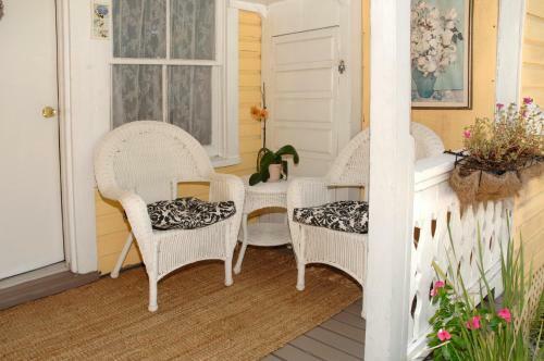 Adorable Historic Downtown Apartment