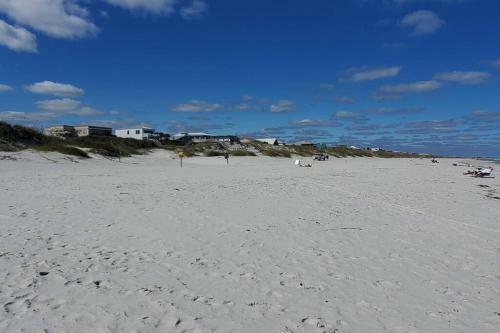 Cozy 2-bedroom Townhouse Close To Crescent Beach