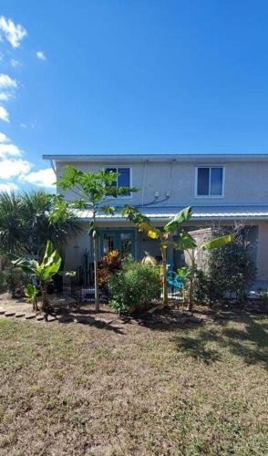 Cozy 2-bedroom Townhouse Close To Crescent Beach