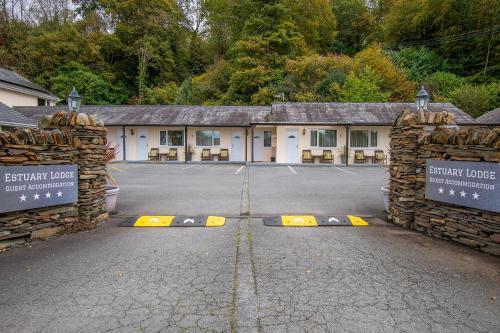Hostal Estuary Lodge Hotel And Restaurant