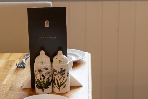 Hostal Estuary Lodge Hotel And Restaurant
