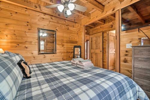 Rustic Clayton Log Cabin With Hot Tub And Views!