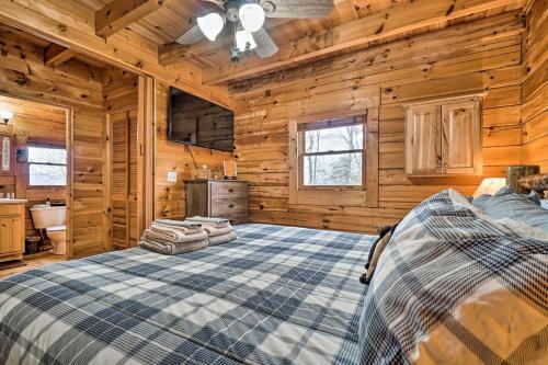 Rustic Clayton Log Cabin With Hot Tub And Views!