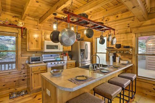 Lovely Log Cabin And Bunkhouse With Views And Yard!