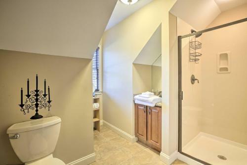 Spacious Lakefront Home With Screened-in Porch!